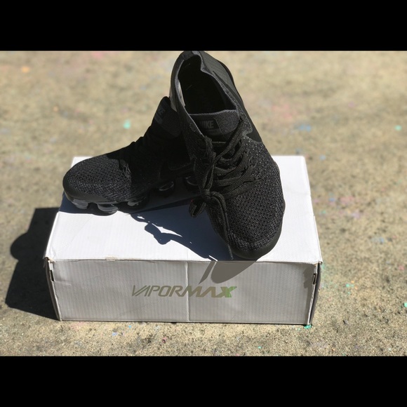 Nike VaporMax - Picture 2 of 5